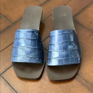 LOQ Women Leather Sandals